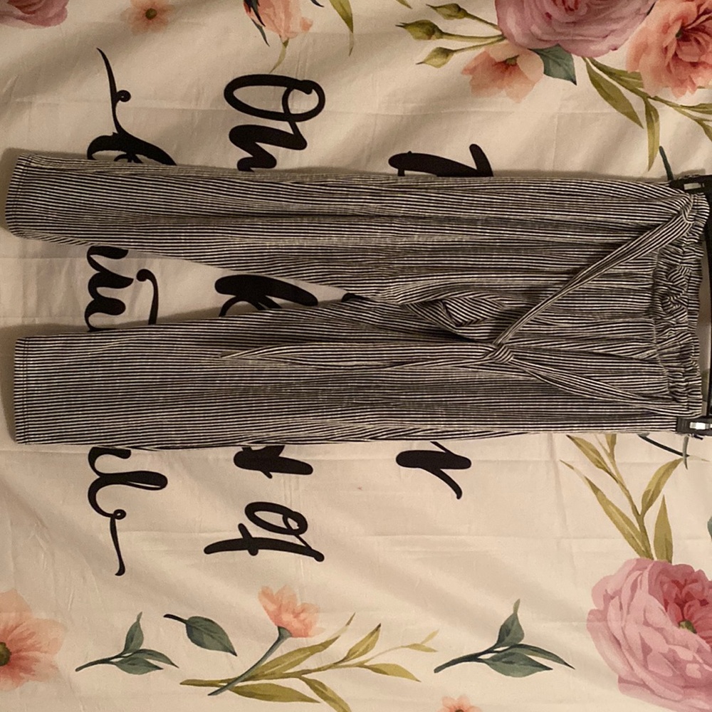 nice Flowey pants that tie in the Front